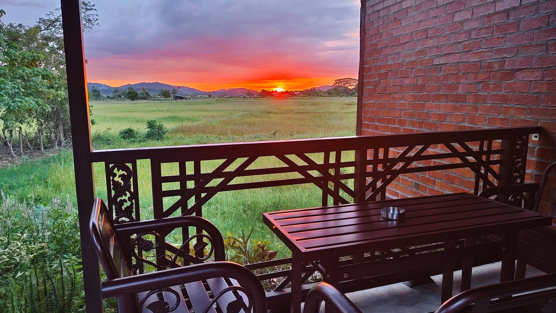 Sunset Villa with paddy field view at Bambu